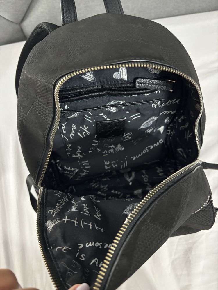 mochila pequena desigual