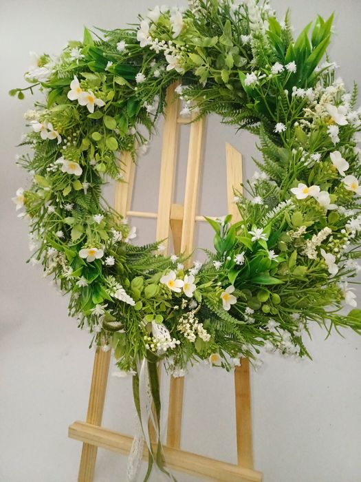 Całoroczny wianek na drzwi