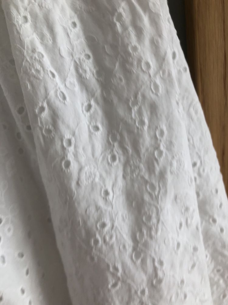 Biała ażurowa sukienka Cropp rozmiar S