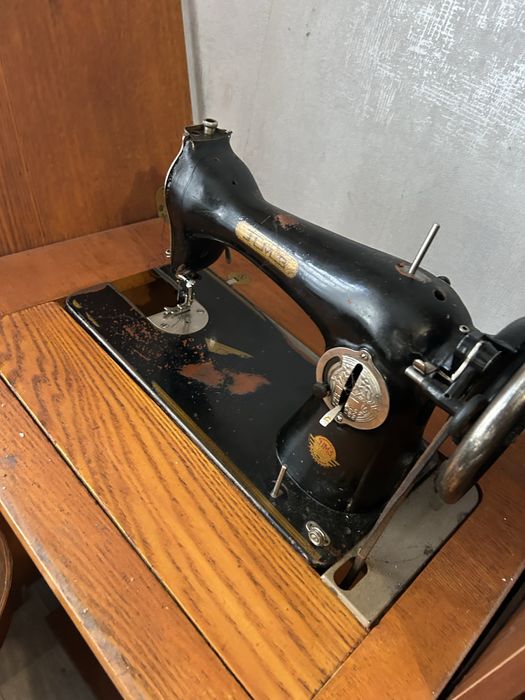 Швейна машинка продається у звязку з переїздом .