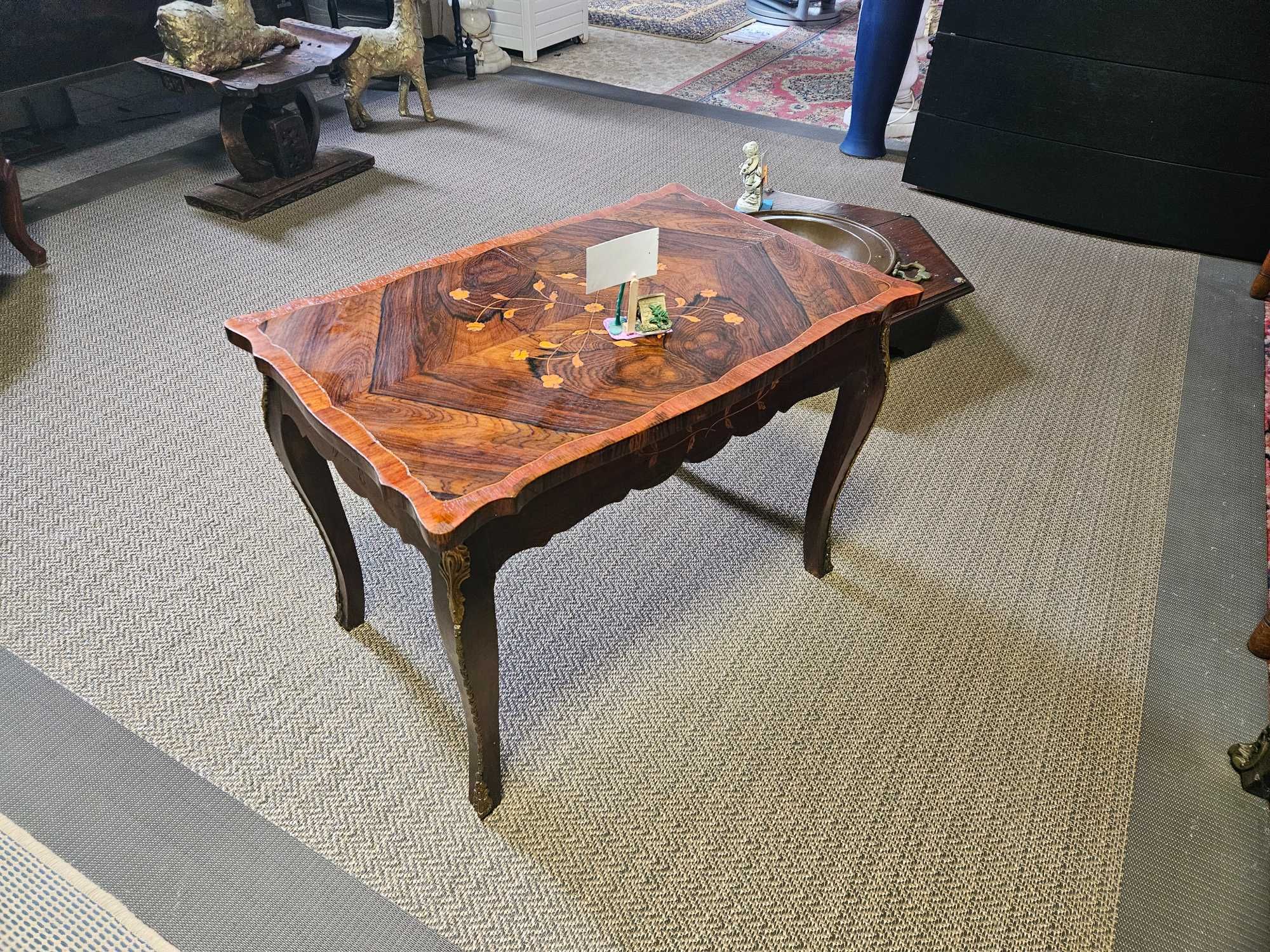 Mesa de centro antiga em madeira - Restaurada
