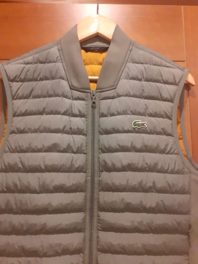 Lacoste colete 
Lacoste
Colete Puffer Lacoste Bomber Liso Verde

Lac