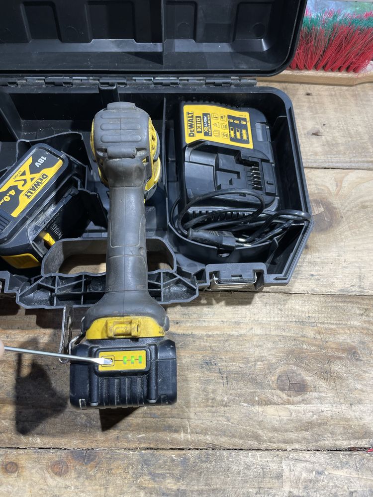 Гайковерт DeWALT DCF 880
