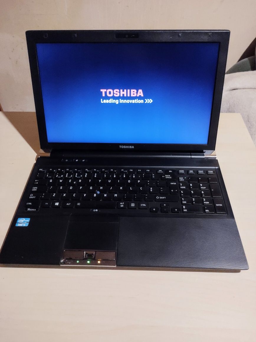 Toshiba tecra R950 i5 6gb RAM .SSD 128gb..