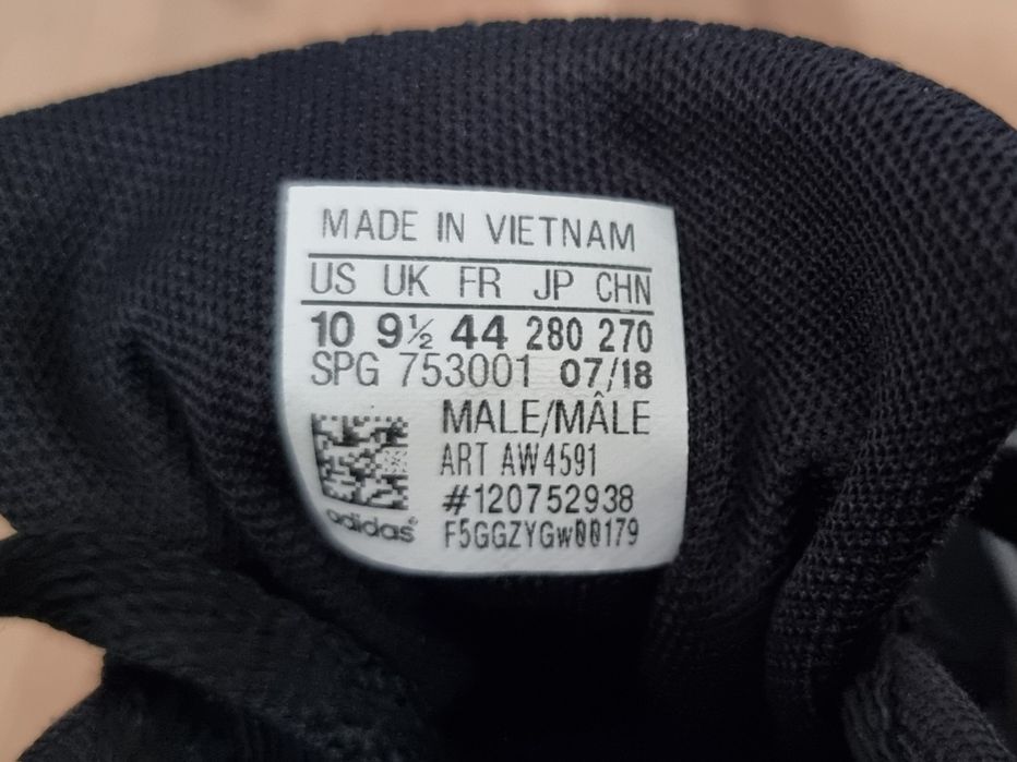 Buty adidas AW 4591 rozmiar 44