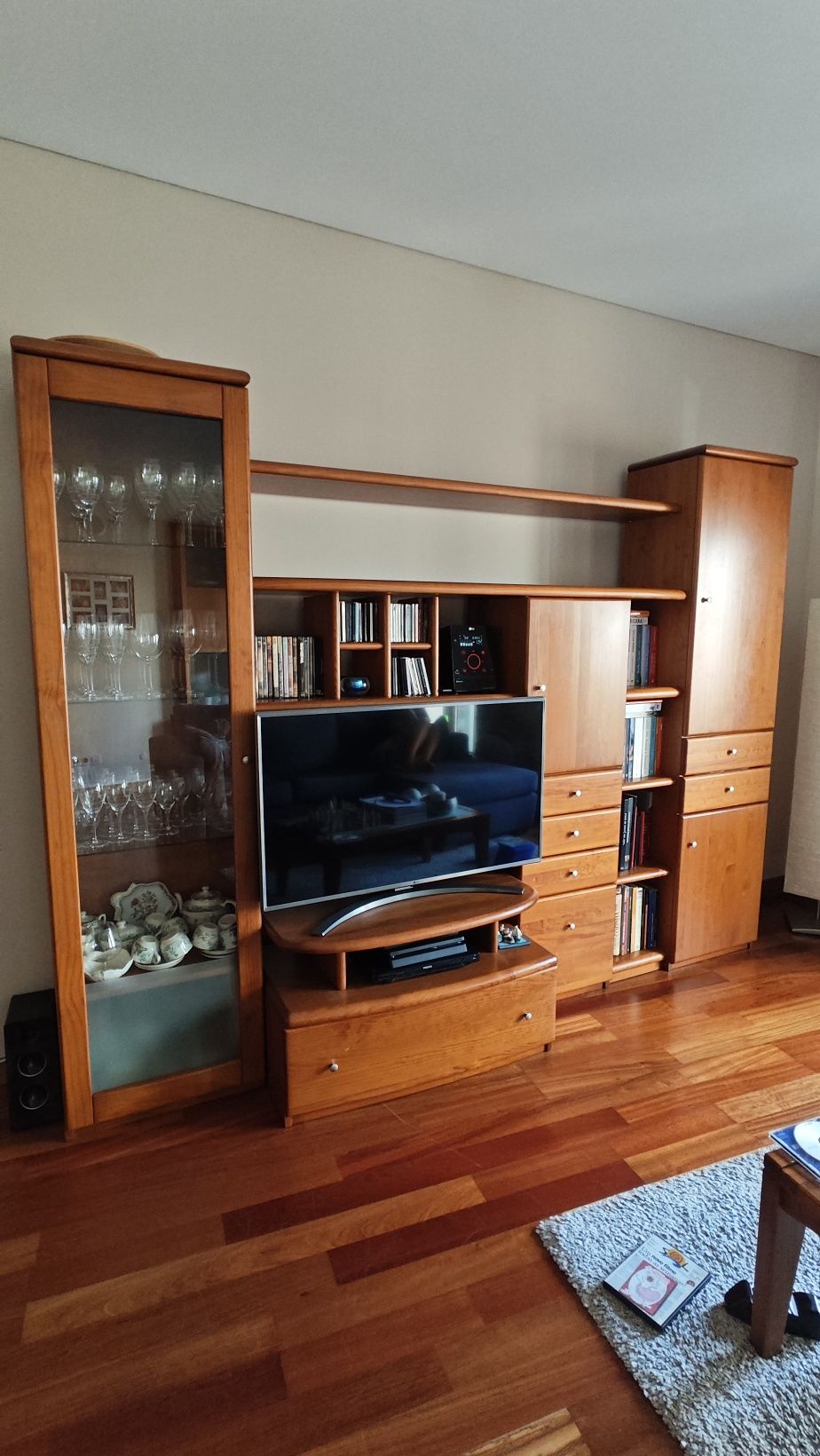 Móvel de sala com apoio TV