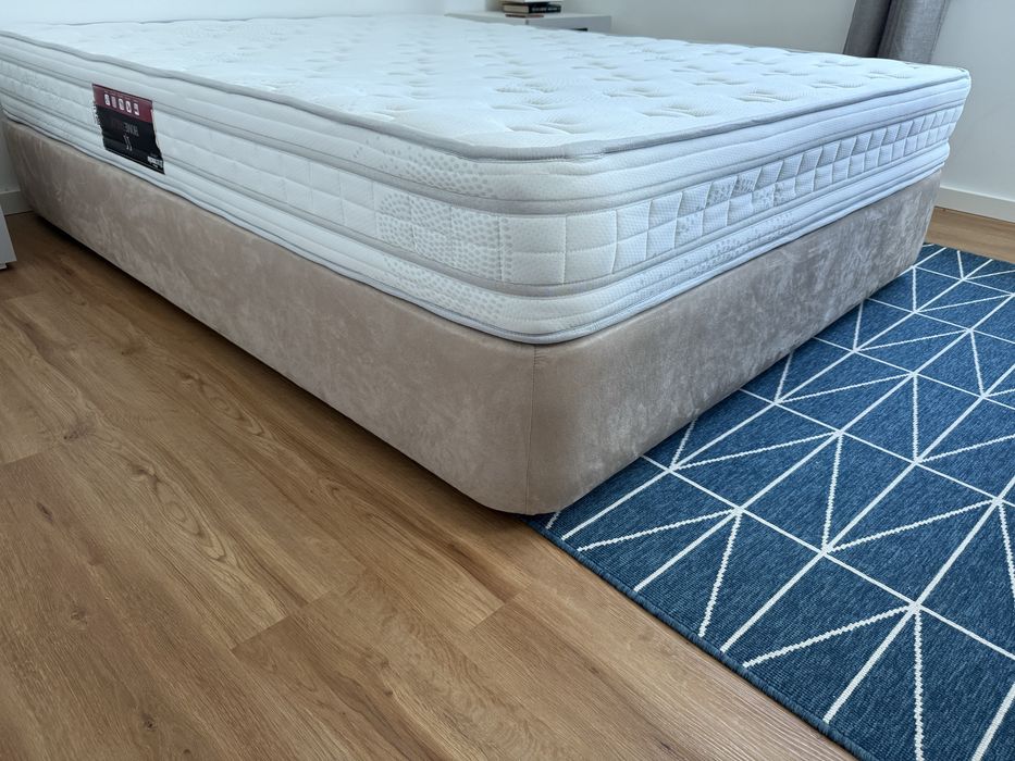 Cama e colchão usado
