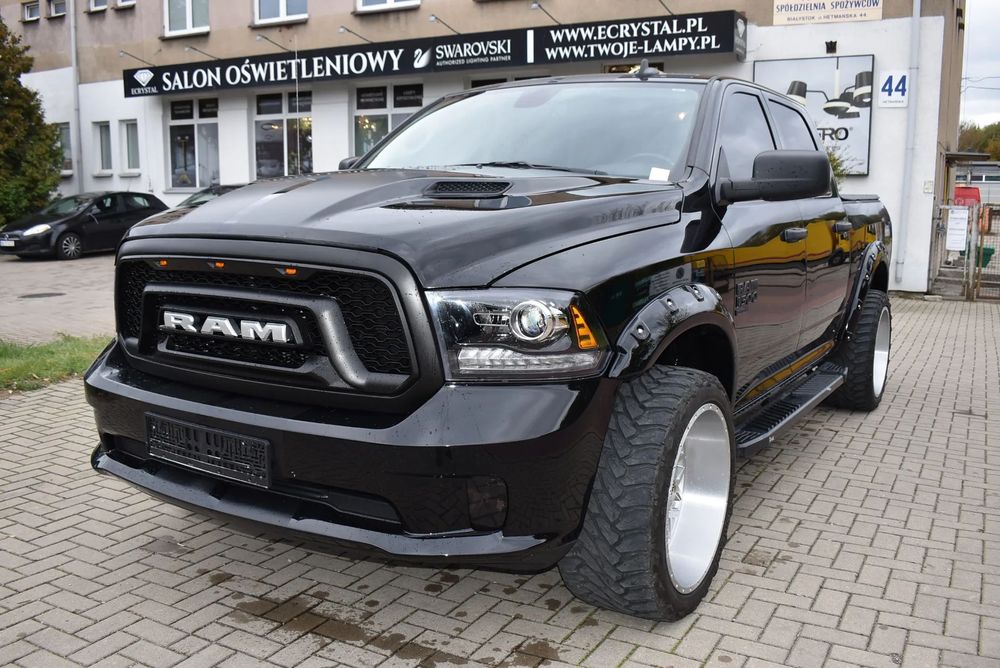 RAM 1500 2019 !! 5.7 V8 400KM !! 5 osobowy !! 4x4 !! Skora !! Nowe opony, oleje