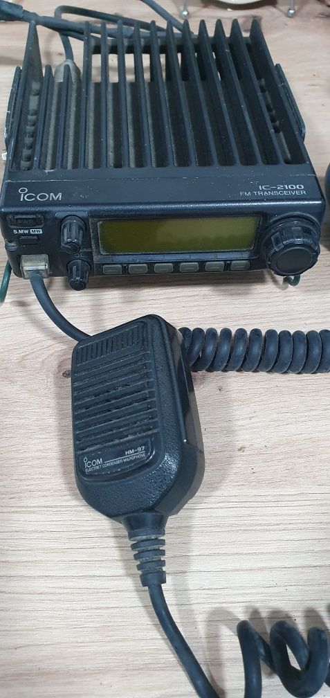 Radio Amador Icom IC-2100