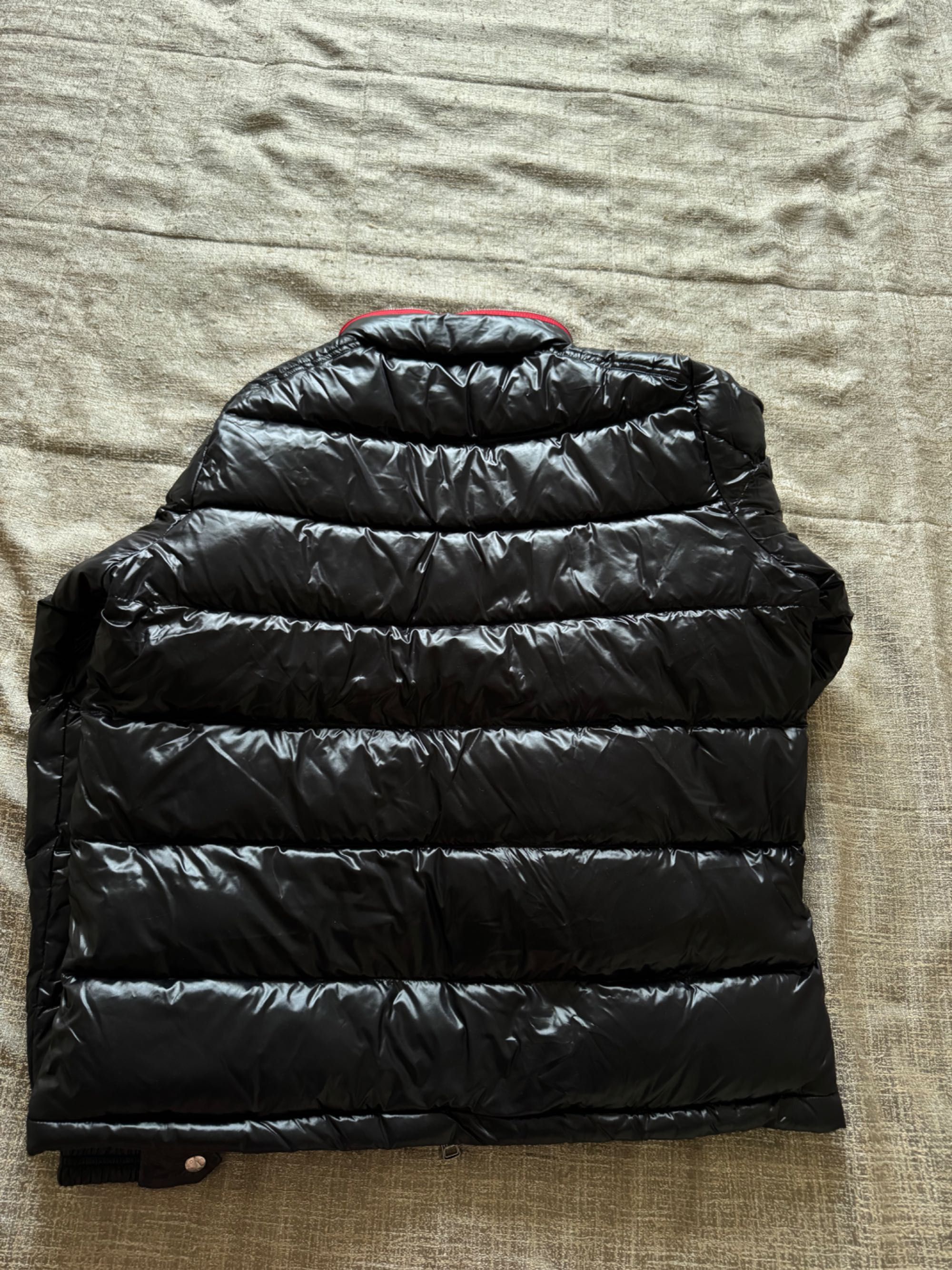 Куртка / пуховик Moncler Bourne