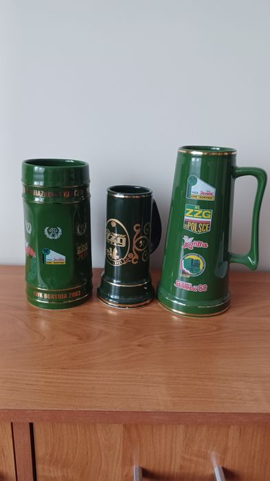 Kufle z karczmy piwnej