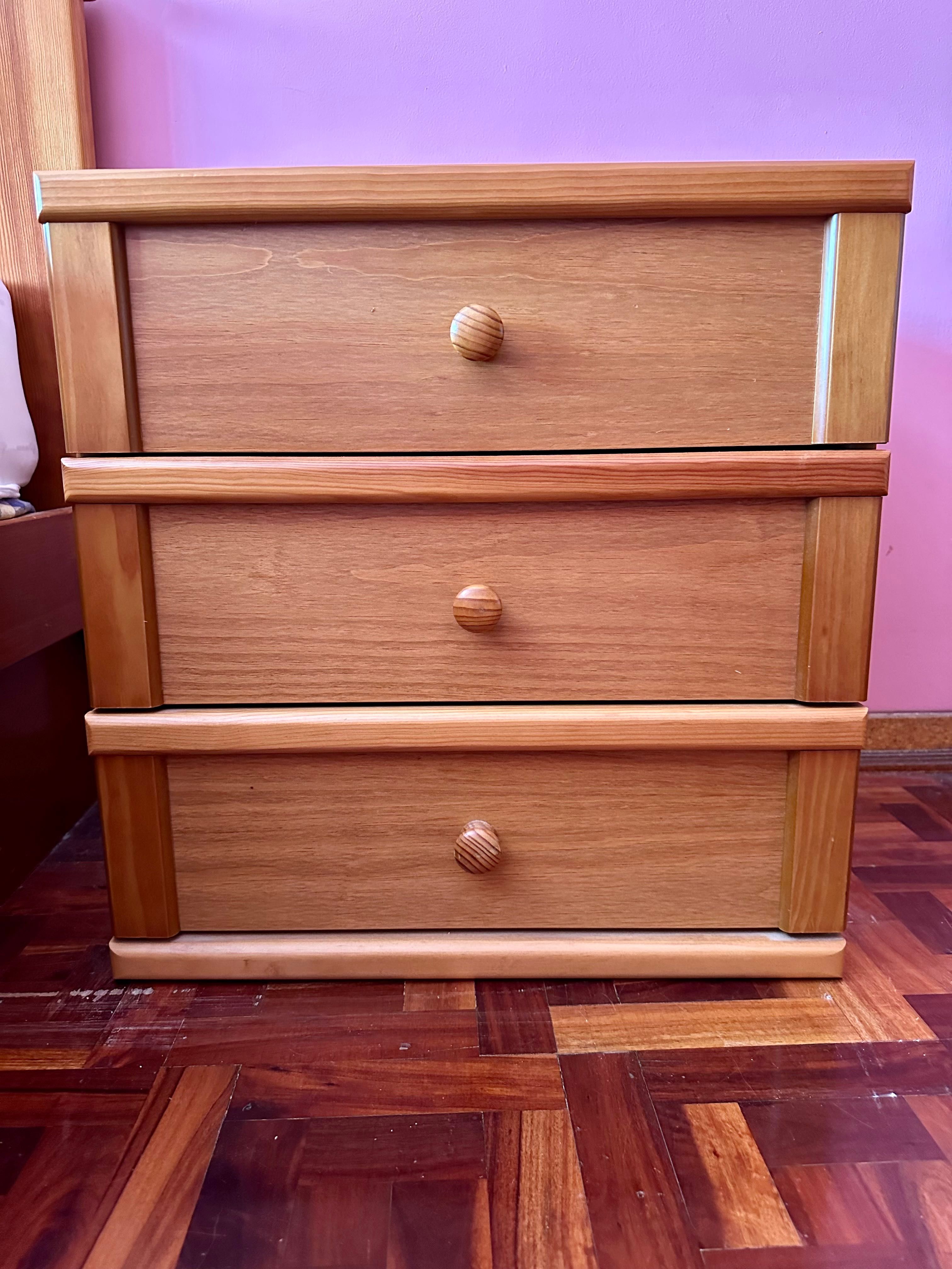 Mobilia de Solteiro (Pinho e MDF)