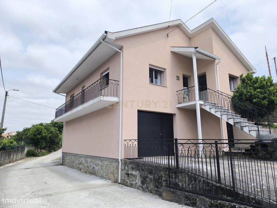 Casas prontas a habitar com terreno, arvores de fruto, forno e água pr