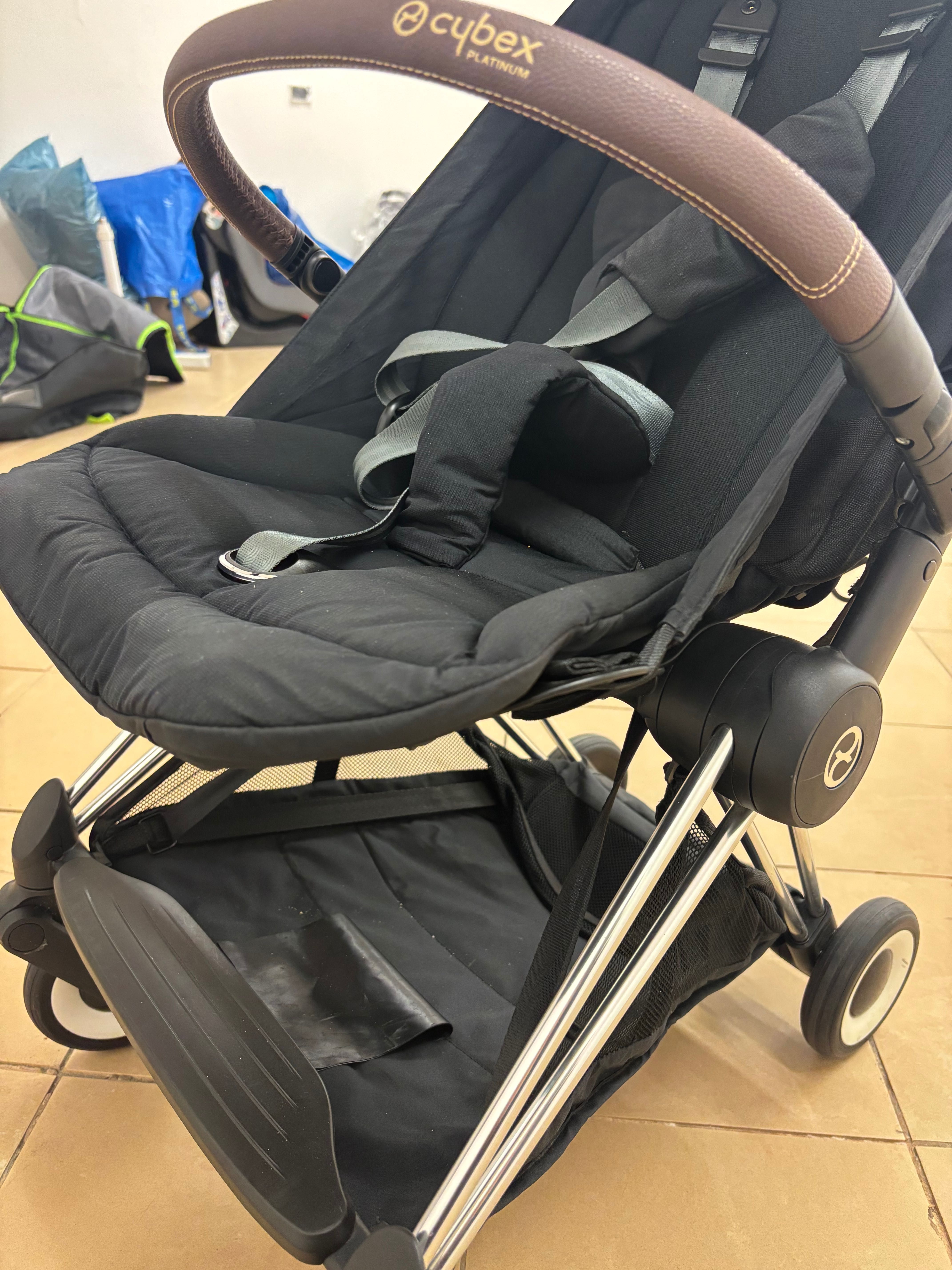 Cybex Coya czarny z pałąkiem
