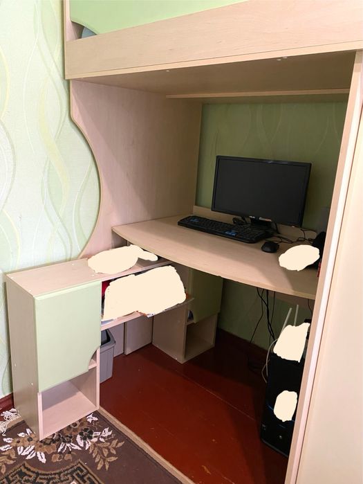 Дитяче ліжко-горище зі столом, поличкою, шафою та матрацом