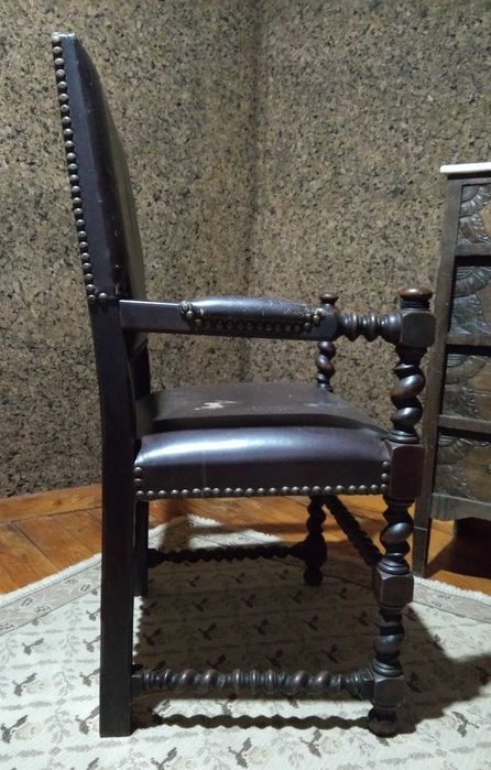 Cadeirão com Torcidos e Termidos em Madeira de Pau Santo e Couro