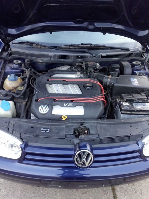 VW GOLF -   2000R-2,3- V5 - Full   -  Tanio