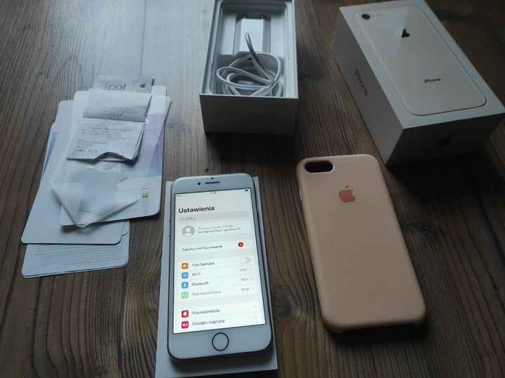 iPhone 8 jak nowy, 82% baterii, komplet i etui,kupiony w salonie Apple