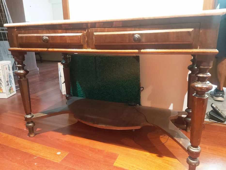 Mesa de hall de entrada, tipo aparador.