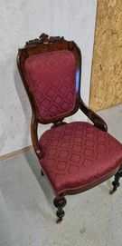 Piękne orzechowe krzesło z koroną - po kapitalnej renowacji - antyk