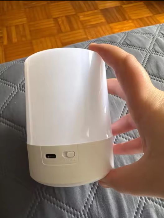 Нічник приліжковий із сенсорним керуванням з USB-зарядкою