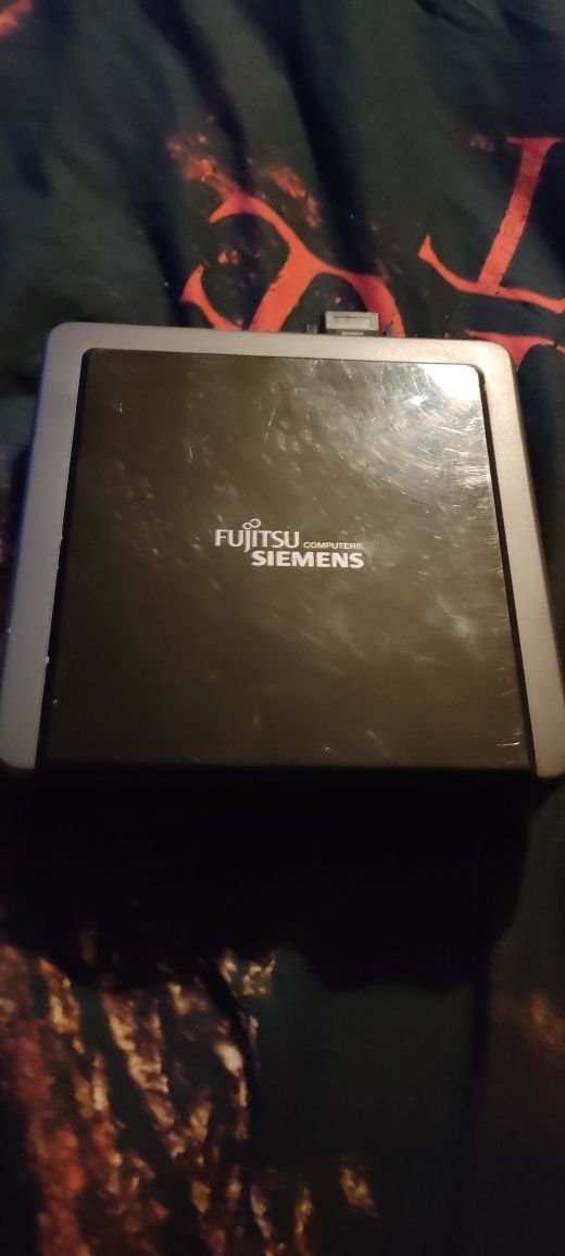 Mini komputer Fujitsu Siemens