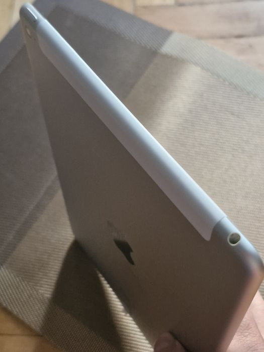 iPad Air 2 128gb LTE (В идеальном состоянии)