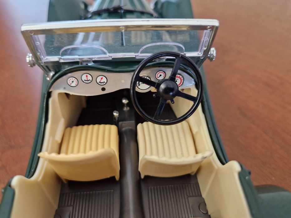 Лот №53. 1948 Jaguar SS100. масштаб 1/18 Bburago