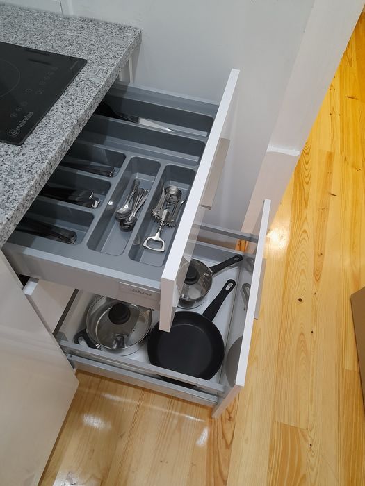 Estúdio T0 em Antero Quental com despesas incluídas e AC