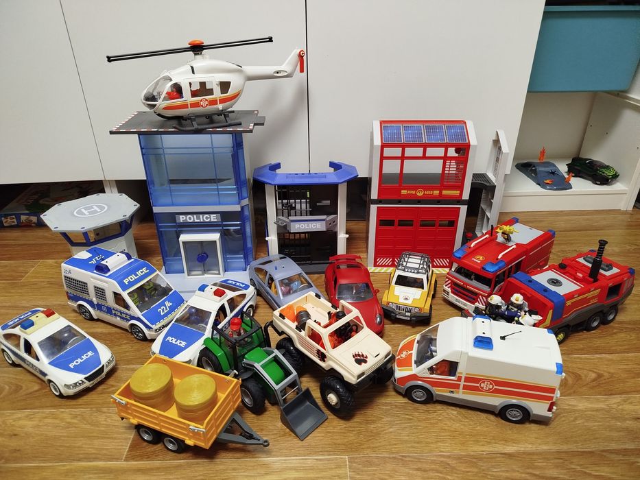 Багато різних машинок Playmobil плеймобіль