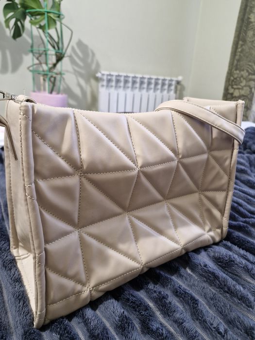 Сумка кремового кольору