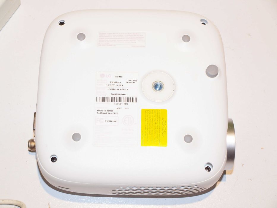 Портативний DLP LED проектор LG PW800 MiniBeam 800lm HD USB WiDi