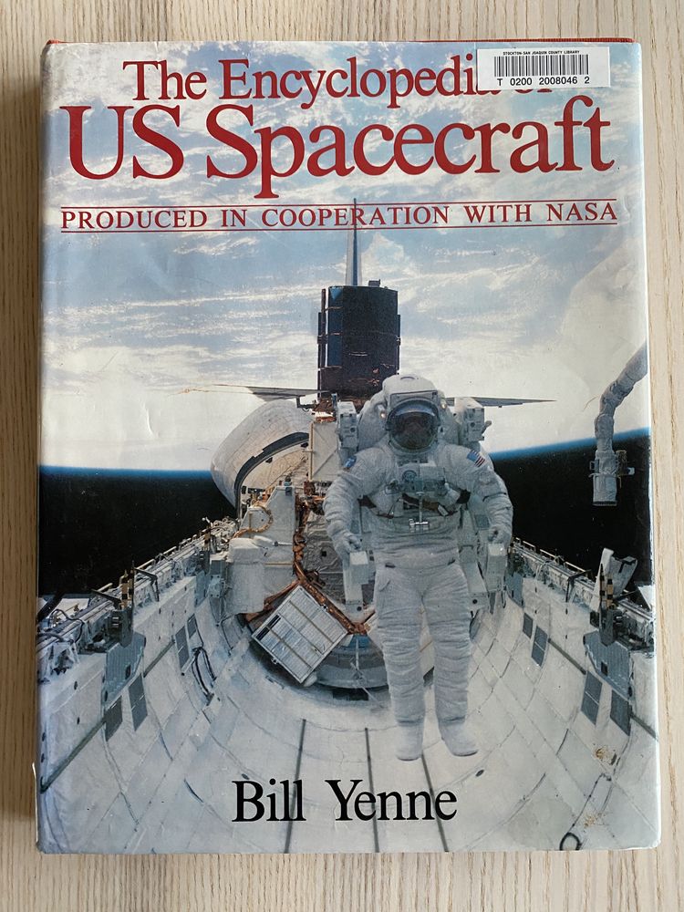 Книга The Encyclopedia of US Spacecraft Энциклопедия аппаратостроения