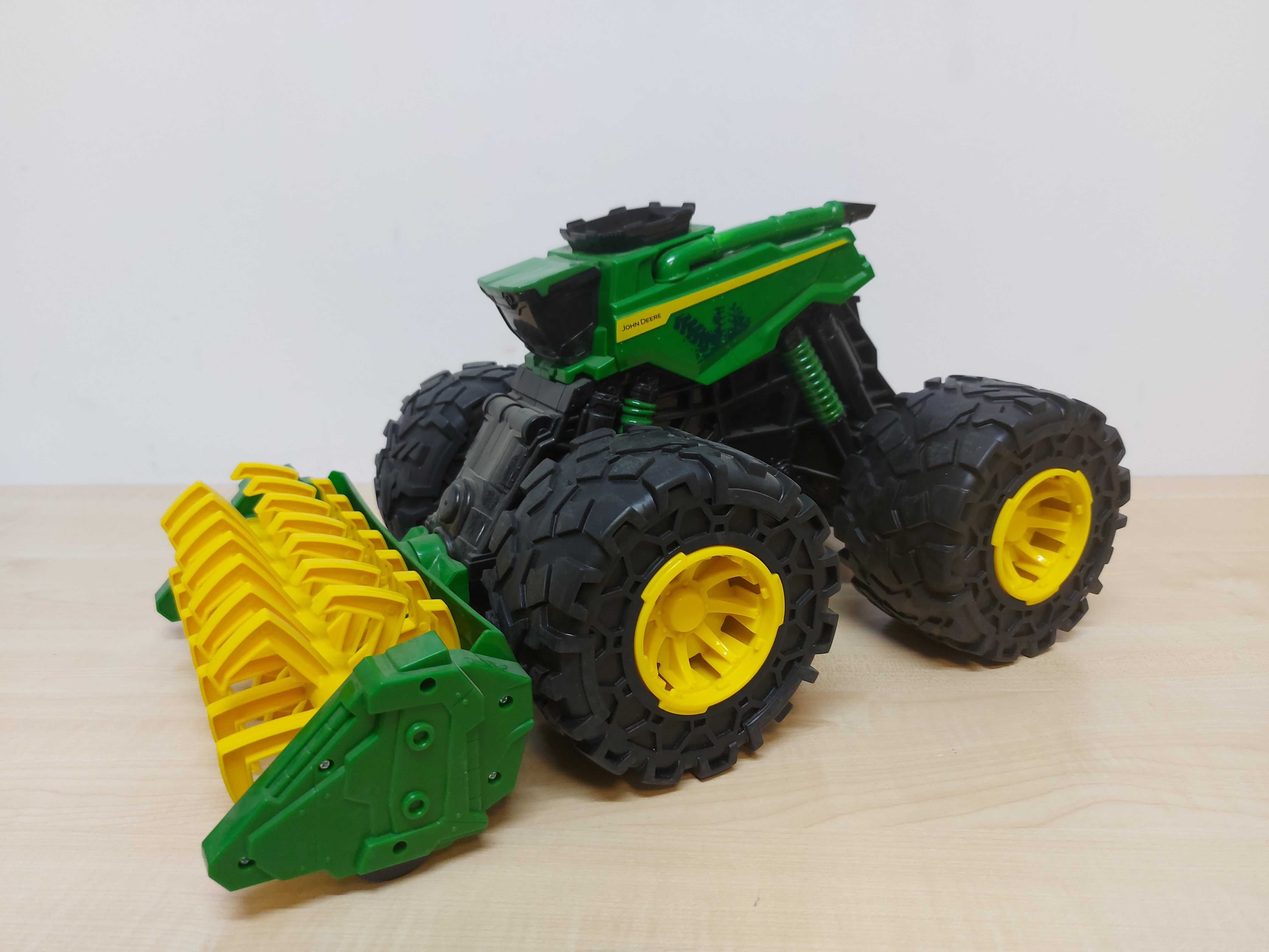 TOMY John Deere Monster kombajn  47329 RC22