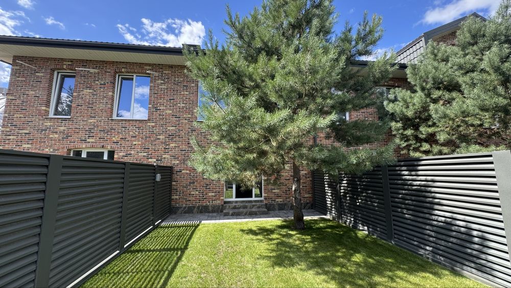 Таунхаус із чистовим наповненням у Стоянці біля рекреаційної зони