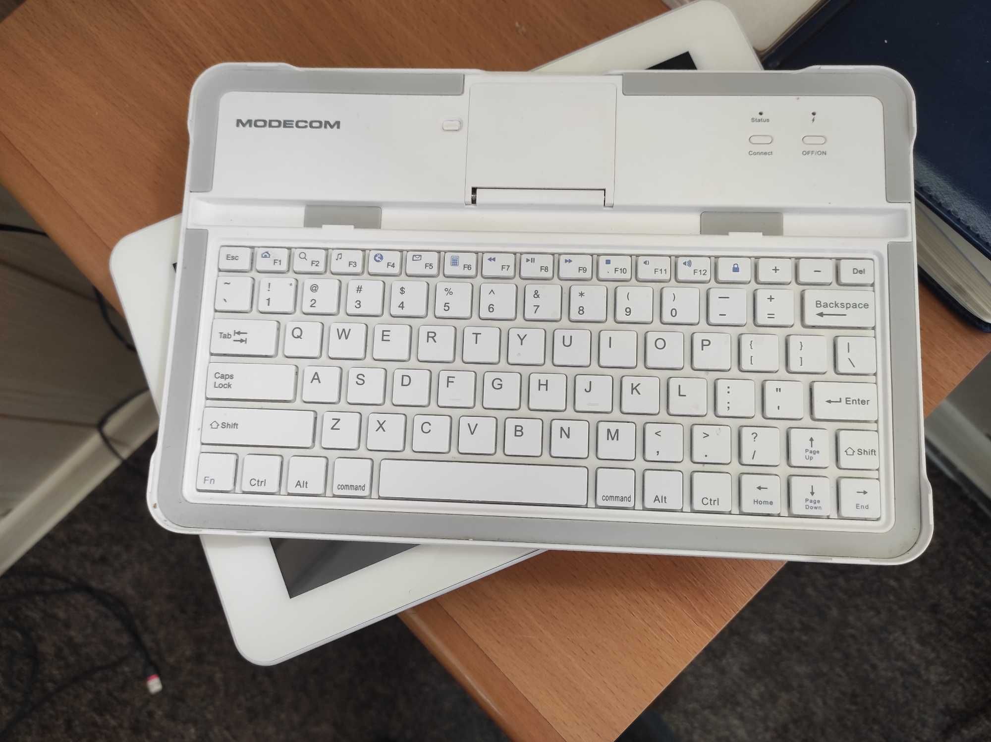 Tablet Modecom  - freetab 1002 JPS X  klawiatura i zasilacz .