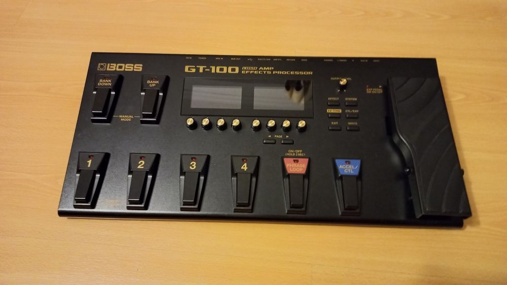 Pedaleira Boss GT100