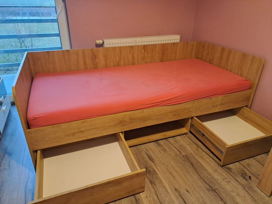 Łózko Agata Meble. Szufladu i półka pod łóżkiem