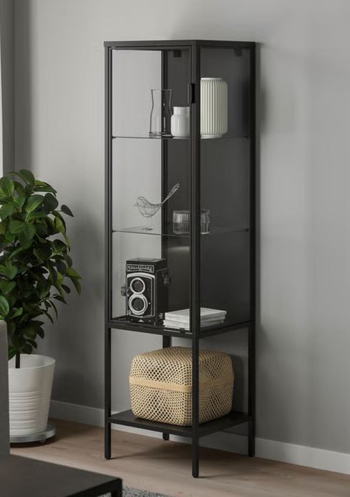 Vitrine com luz ikea