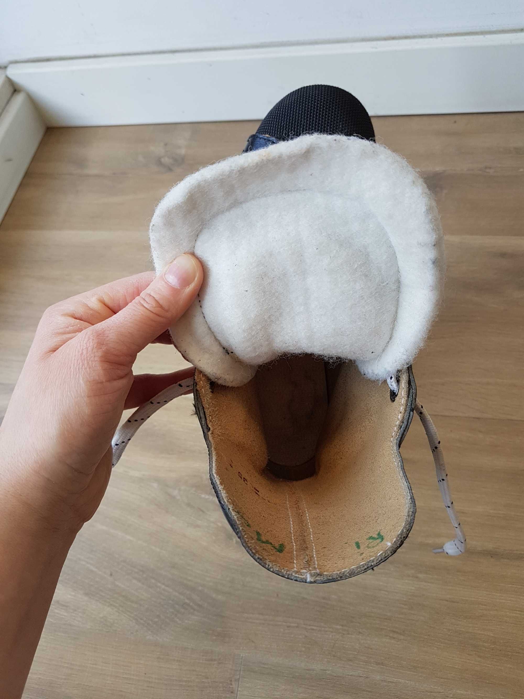 Czarne łyżwy hokejowe skórzane Jofa150 r 35 wkładka 22,5cm ochraniacze