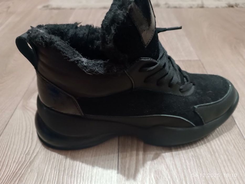 Шкіряні зимові кросівки