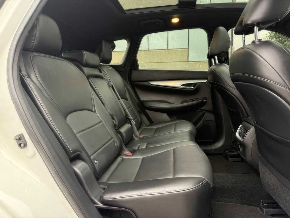 Infiniti QX50 Luxe      2021