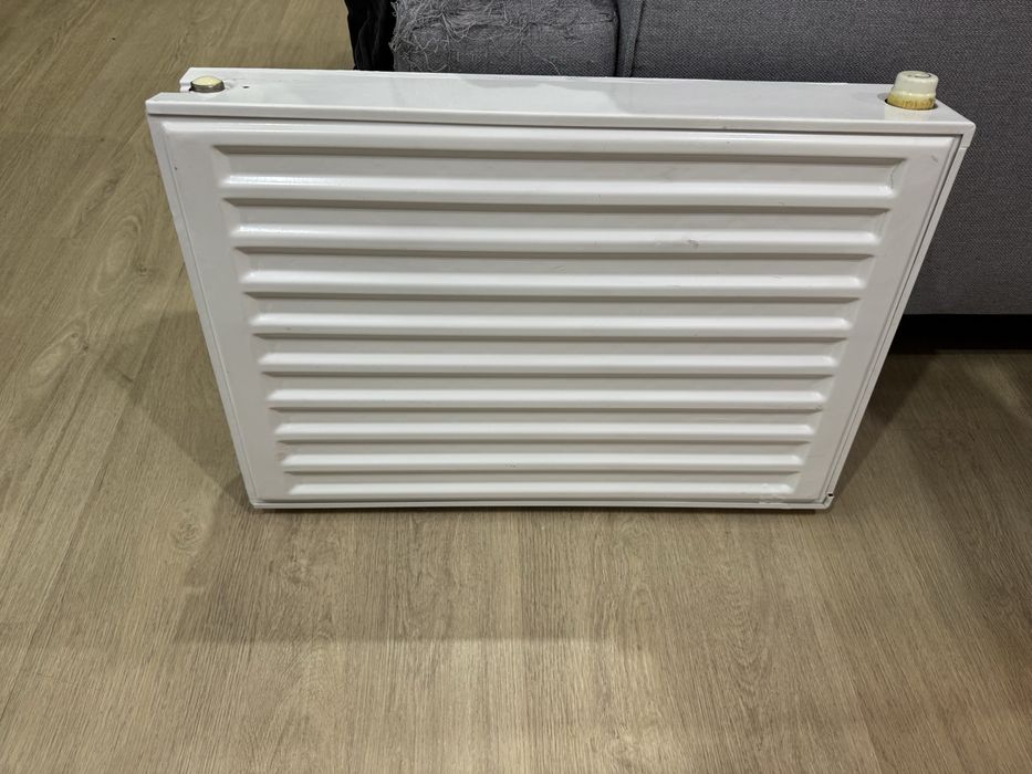 Grzejnik stalowy 60x40 z uchytem