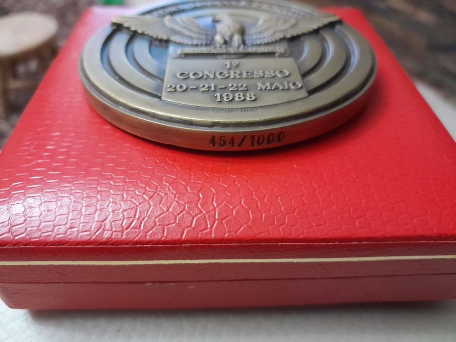 Medalhão 1 congresso 1988 do SLB. Novo Preço!