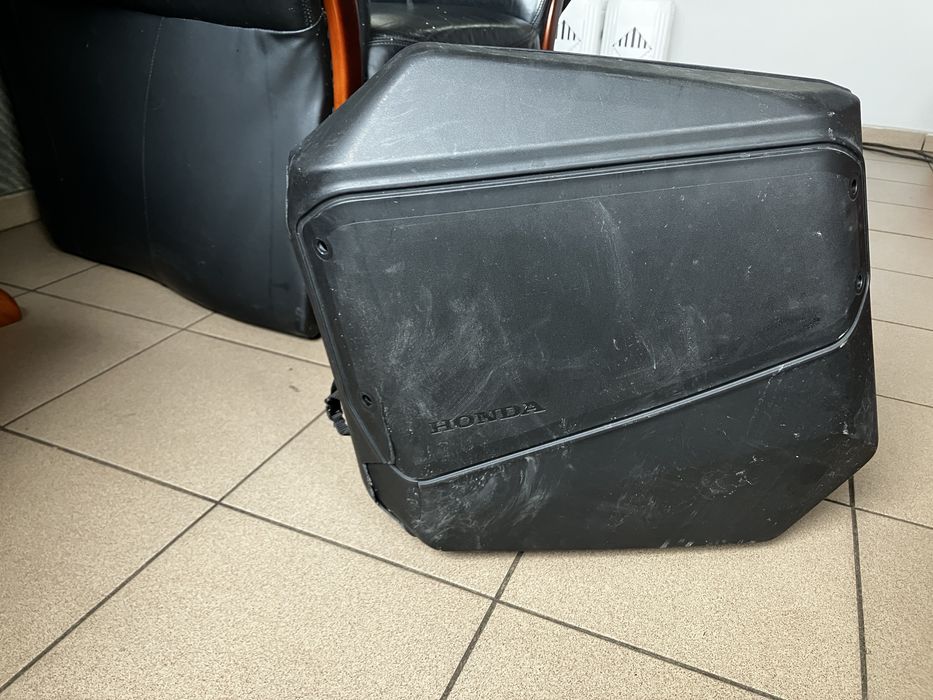 Kufer lewy do Honda NT1000 uszkodzony Kufry