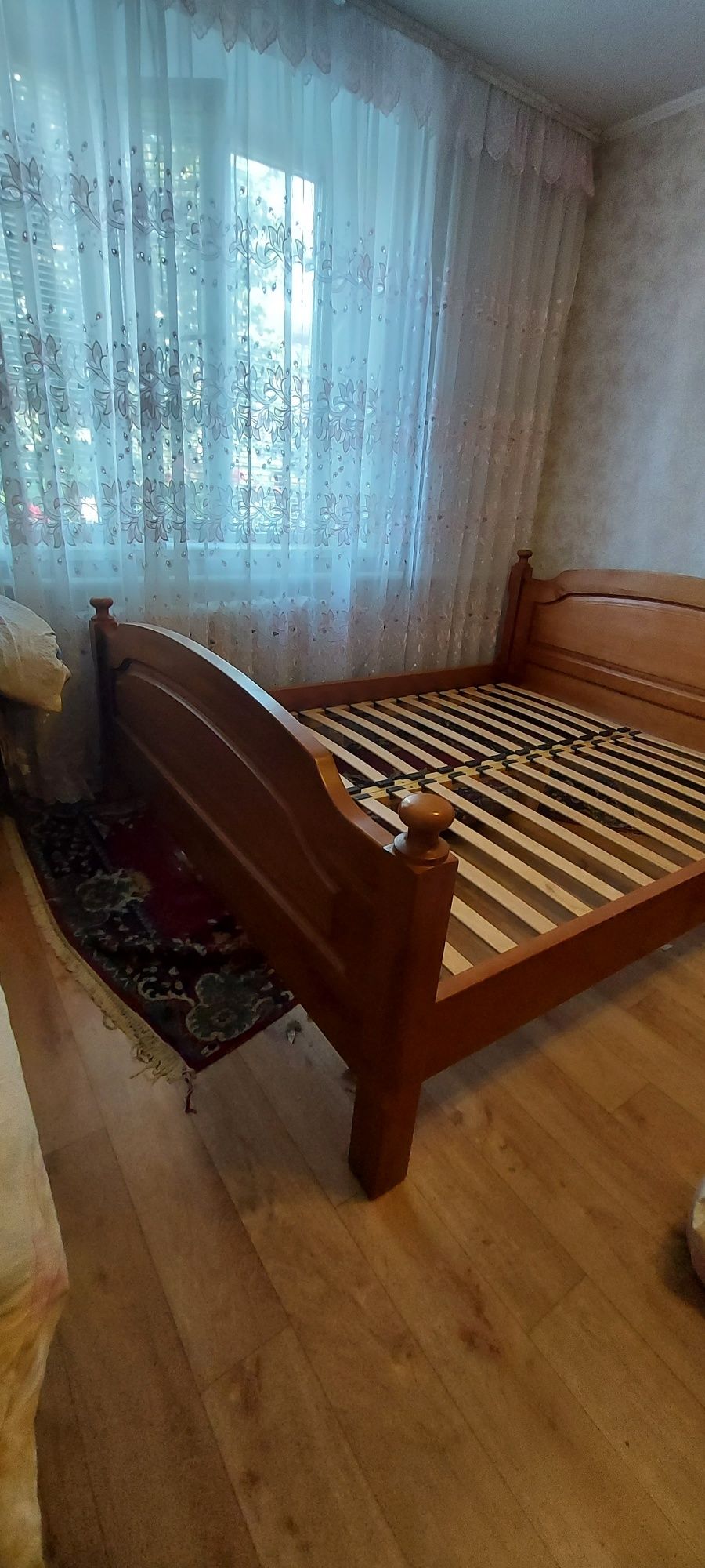 Продам двоспальне ліжко з дерева 200×160