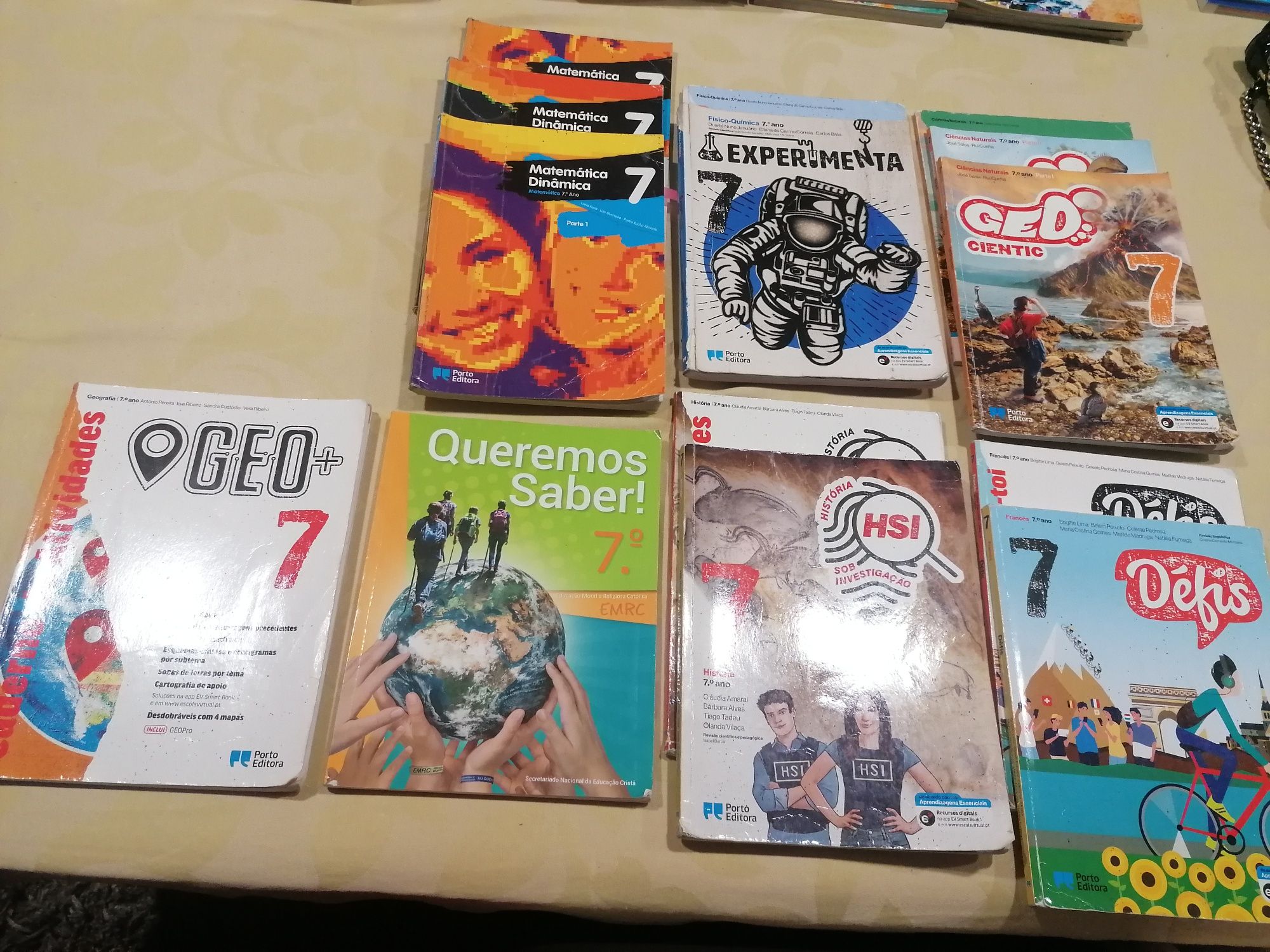 Livros escolares 7 ano