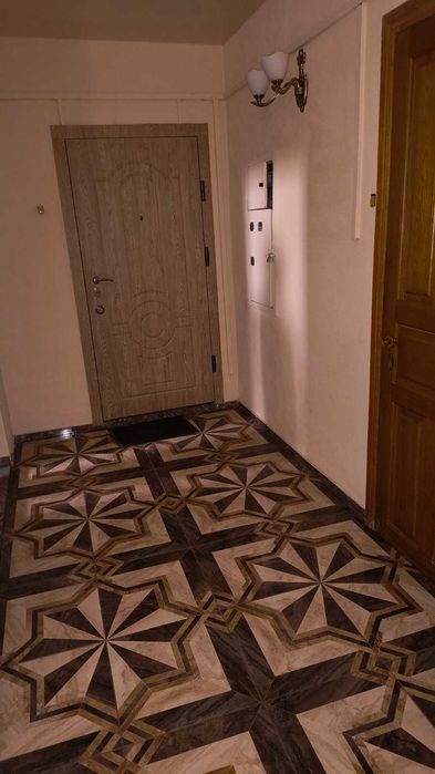 Продам 3 кім.квартиру у  Центрі  68000$