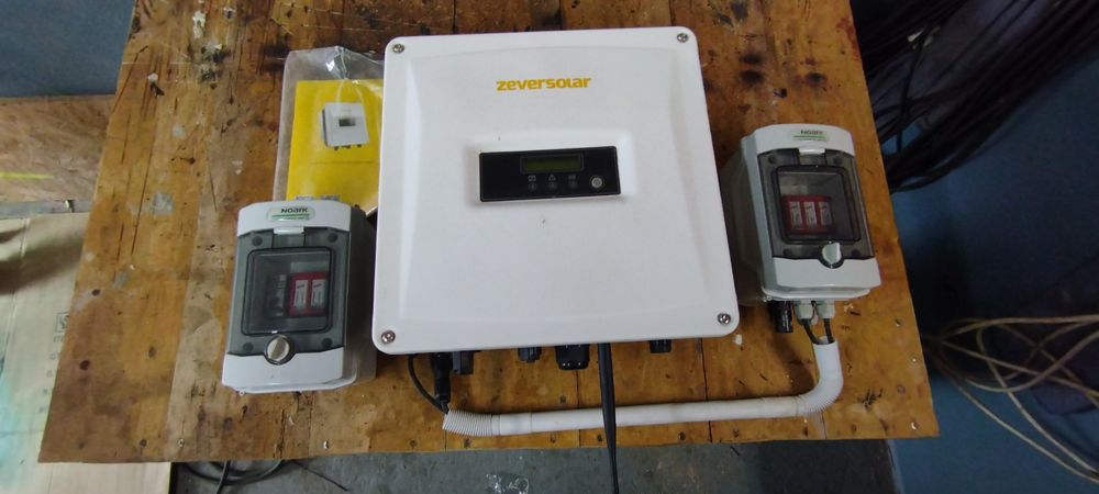 Sprzedam falownik zeversolar 3000s