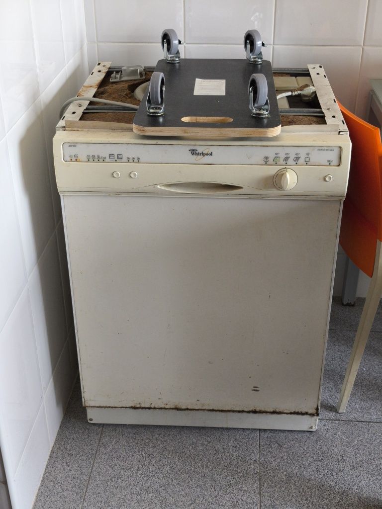 Dá-se máquina para peças